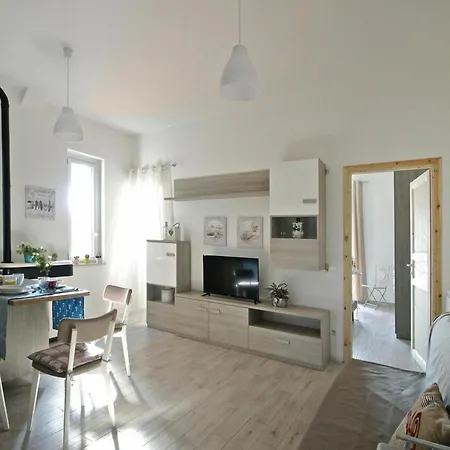 With Side Sea View In Apartment