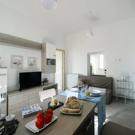 Apartment With Side Sea View In
