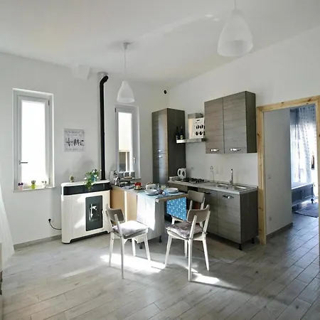 With Side Sea View In Apartment *