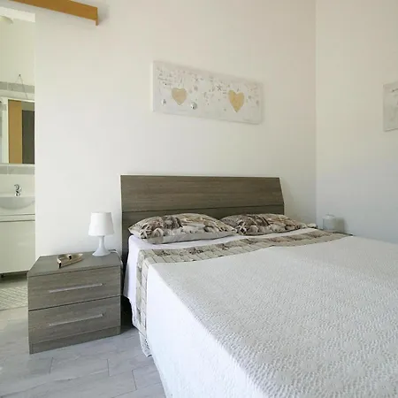 With Side Sea View In Apartment