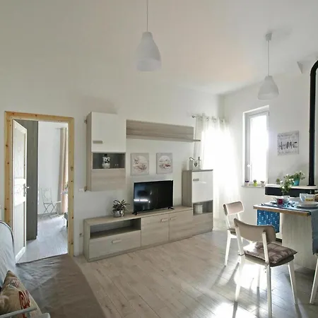 Apartment With Side Sea View In